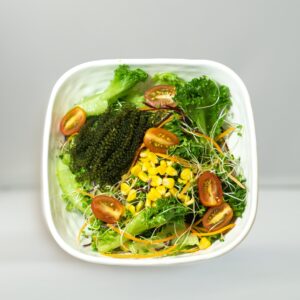Salad rong nho xốt mè